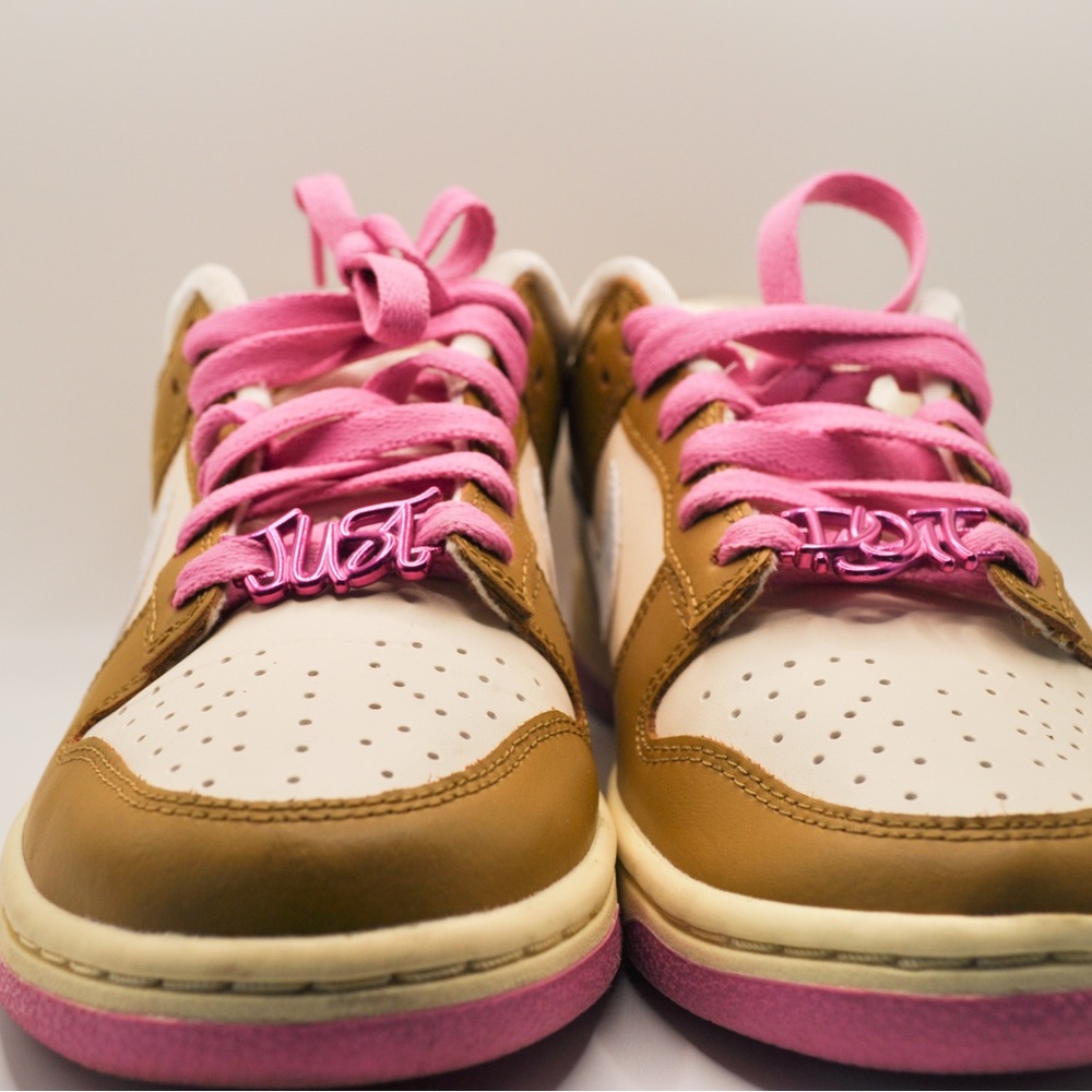 Nike Dunk SE Low Girls Size 6.5 Pink Coconut Milk Bronzine Shoes